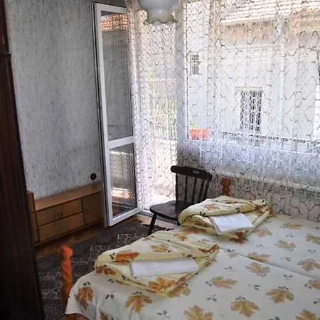 Lozengradska بيت ضيافة بوموري